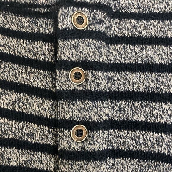Men’s Airwalk size Large blue/gray striped sweater - Picture 2 of 8